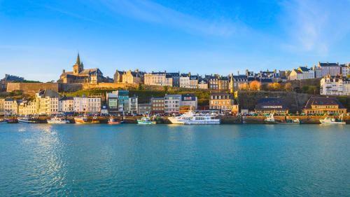 مناطق جذب قريبة, AU 43 BIS in Granville City Center