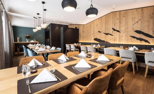 ห้องอาหาร, Hotel Piz Badus in อันเดอมัทท์
