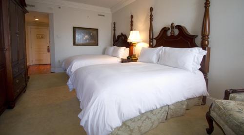 Market Pavilion Hotel Market Pavilion Hotel is perfectly located for both business and leisure guests in Charleston (SC). Featuring a complete list of amenities, guests will find their stay at the property a comfortable on