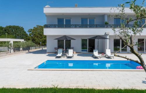 Modern villa Casa Storija with pool in Novigrad