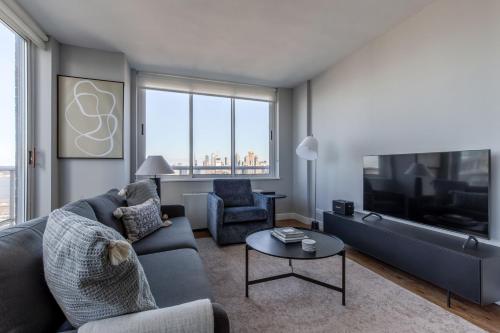 Midtown West 2br w gym roofdeck nr Hudson NYC-1395, New York (photo 2)