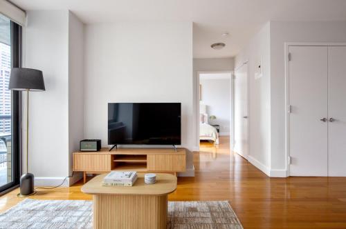 Midtown 1br w gym elevator nr Rockefeller Ctr NYC-1401, New York (Foto 3)
