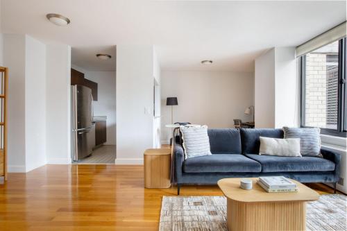 Midtown 1br w gym elevator nr Rockefeller Ctr NYC-1401, New York (Foto 2)