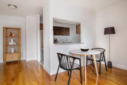 Midtown 1br w gym elevator nr Rockefeller Ctr NYC-1401, New York (Foto 7)