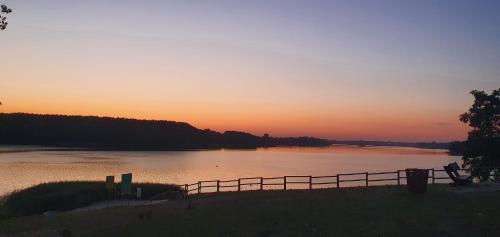 Domki z bala przy plaży Orle Jezioro Głuszyńskie