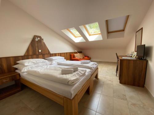 Double or Twin Room - Attic