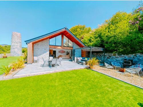 CORNWALL LUXURIOUS UNIQUE New Build PALMA VILLA# 4miles EDEN PROJECT, BEACH & HARBOUR # Private Location, Encllosed Garden with View, Underfloor Heating, Coffee Machine# Walking-Cycling Path, Pet Friendly