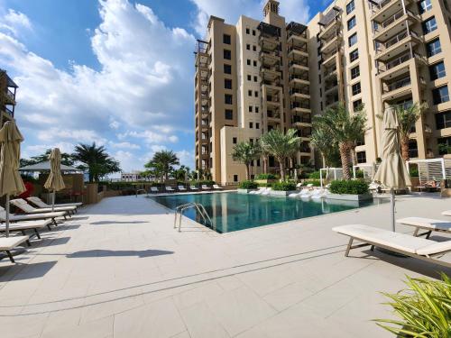 Burj View Spacious Brand New Luxe 1BR - main image