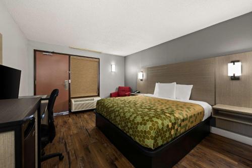 Econo Lodge Richmond - image 10