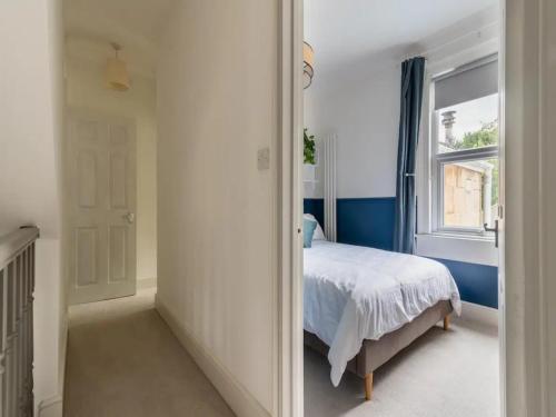 Pass the Keys Welcoming terrace with free street parking, Bath (photo 10)