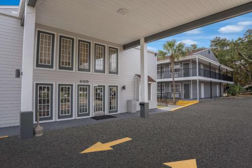 Travelodge by Wyndham Ocean Springs - image 11