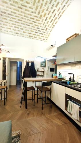 Vera Roma Suite&Apartment - Charming 3 bedroom apt - 20min walk from Colosseum, Roma (foto 9)