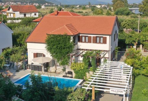 VILLA OTOK WITH POOL, TOP LUXURY IN TREBINJE