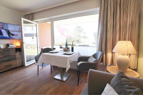 Apartment with Terrace image 6
