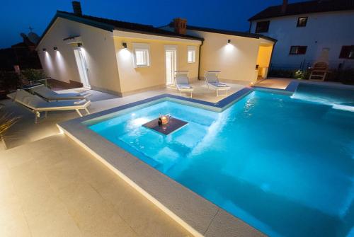 Villa Manuela near Medulin with private pool only 500 meters from sea