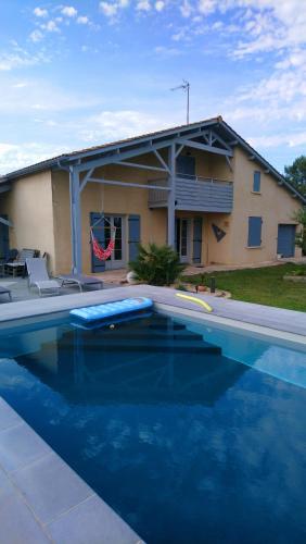 Parentale Pradère avec piscine - Pension de famille - Virazeil