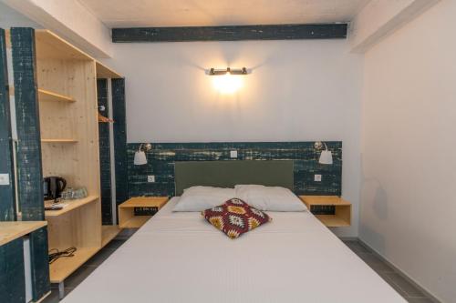 One-Bedroom Apartment image 4
