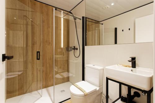 Twin Room with View image 8