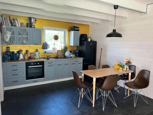 Ferienhaus“ Blaues Wunder“ am Wasser mit Grill in Nowe Warpno
