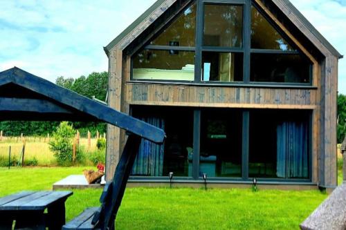 Ferienhaus“ Blaues Wunder“ am Wasser mit Grill in Nowe Warpno