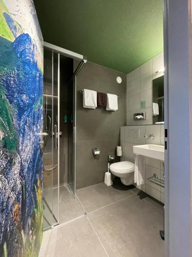 room detail thumbnail 2