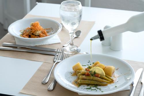 Maritimo Beach Hotel - image 10