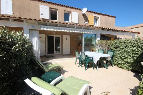 Jolie maison de vacances 2 chambres, WIFI, terrasse parking privatif vue réserve dans résidence sécurisée avec piscine commune 800 m de la mer LRCS128 - Location, gîte - Portiragnes