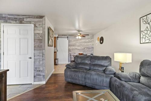 Stylish cozy 1 Bedroom Apartment in Ferndale MI in Ferndale, USA