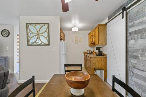 Stylish cozy 1 Bedroom Apartment in Ferndale MI in Ferndale, USA