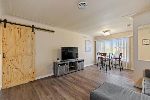 Modern Cozy 2b apt in Shelby Twp in Shelby, USA