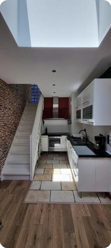 Loft climatisé 80m2 - Vieille Ville - 2 chambres 2 salles d'eau - Port 3 min a pied 5
