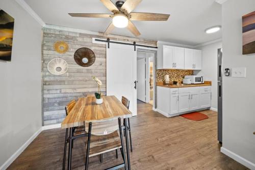 Stylish cozy 1 Bedroom Apartment in Ferndale MI in Ferndale, USA