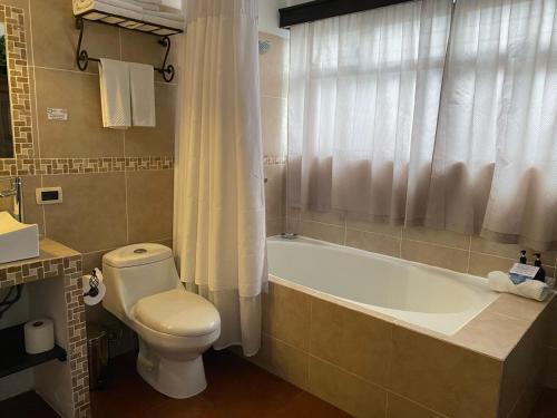 Junior Suite with Garden View image 5