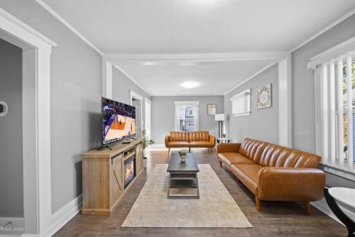 Stylish Luxury 3bd home in Down Town Royal Oak in Royal Oak, USA