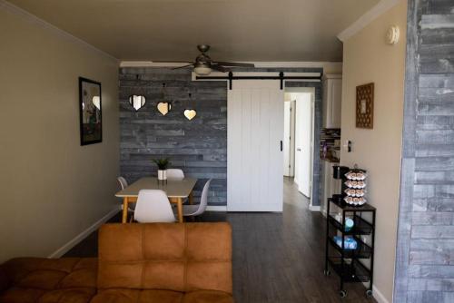 Stylish cozy 1 Bedroom Apartment in Ferndale MI in Ferndale, USA