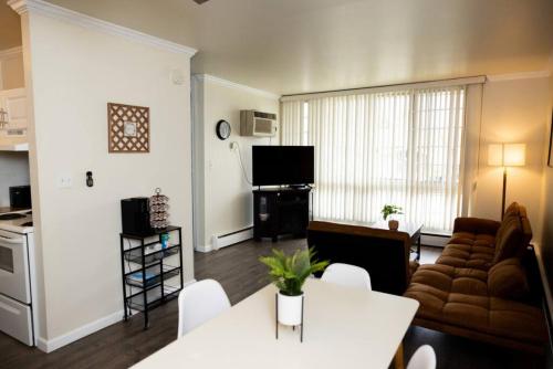 Stylish cozy 1 Bedroom Apartment in Ferndale MI in Ferndale, USA