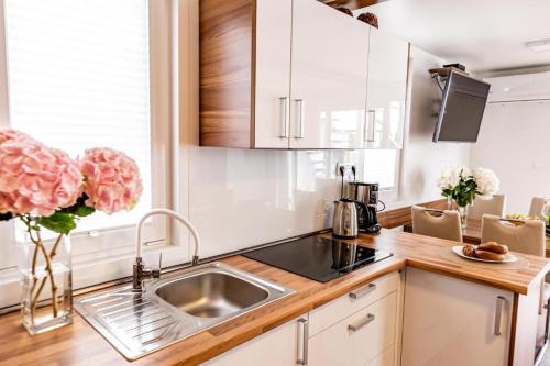 Floating Sea House Aurora – Portoroz, MO