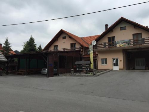  Guest House Tomaić Runolist, Pension in Krasno Polje bei Crni Kal