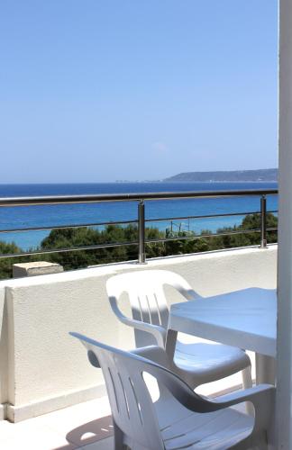 Sea Melody Beach Hotel Apartments Located in Ialysos, Sea Melody Beach Hotel Apartments is a perfect starting point from which to explore Rhodes. The hotel offers a high standard of service and amenities to suit the individual needs o