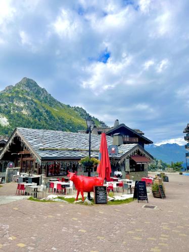 Restaurant, Appartement T3 ARC 1950 skis aux pieds Sauna, Hammam, Jacuzzi in Arc 2000