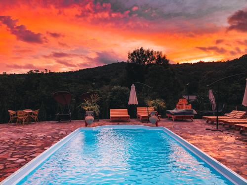 Pensiunea PORTAS RESORT Pensiunea PORTAS RESORT