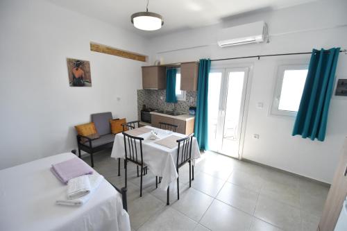 House with view sound of waves in Asterousia