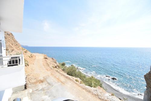 House with view sound of waves in Asterousia