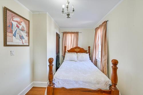 Charming Valley Stream Home 24 Mi to Central Park