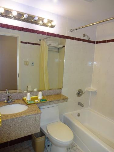 Ванная комната, Flushing Hotel in Аэропорт Ла Гуардия