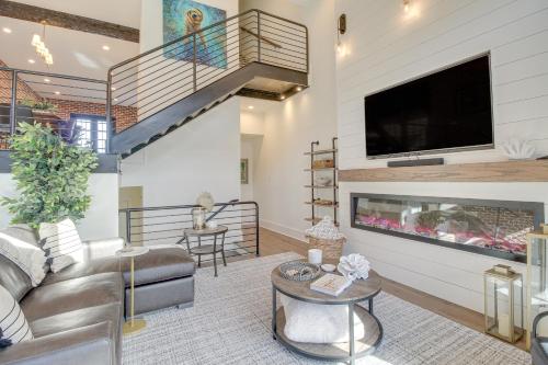 Luxe Savannah Townhome 1 Mi to Historic District Savannah (GA) United States