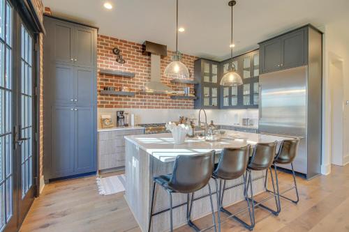 Luxe Savannah Townhome 1 Mi to Historic District Savannah (GA) United States