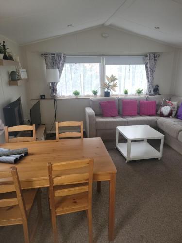 Cozy Caravan Near Edinburgh, Edinburgh (photo 7)