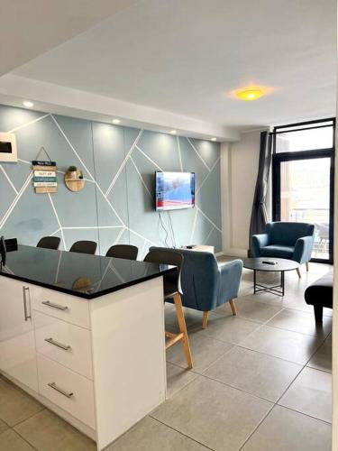 East Point 2bed 2bath Apt - Self Catering - Tap to explore photos