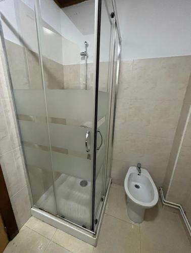 ฝักบัว, Pension Matias Rooms in ซาร์เรีย